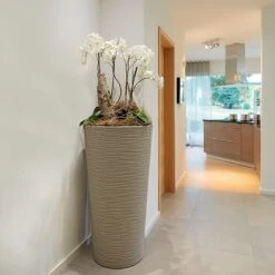 Pot Natura Haut. 110 Cm (3 Coloris) -Jardin Entretien Magasin 9673 poterie natura sahara 110cm en situation 02